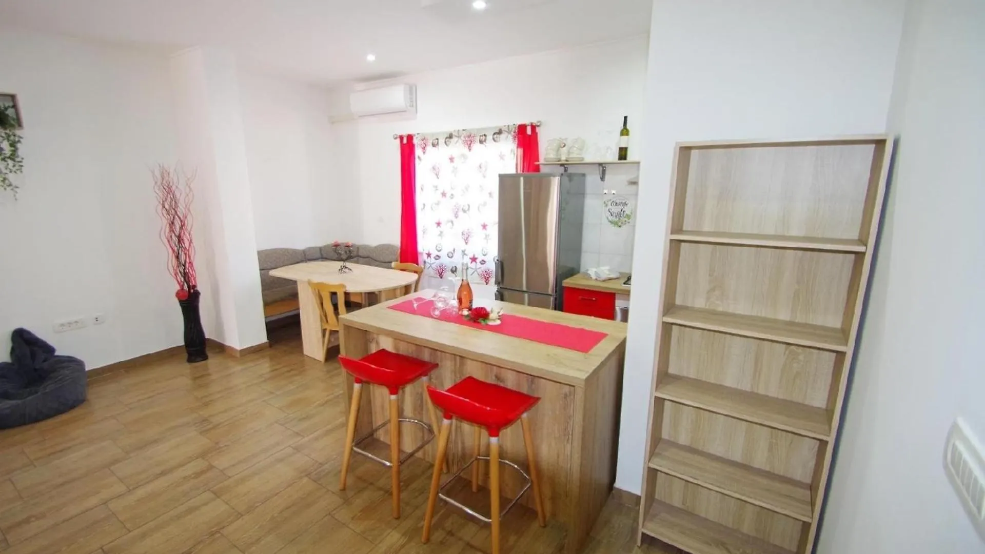 2 Schlafzimmer Ferienwohnung In Viilage Loborika