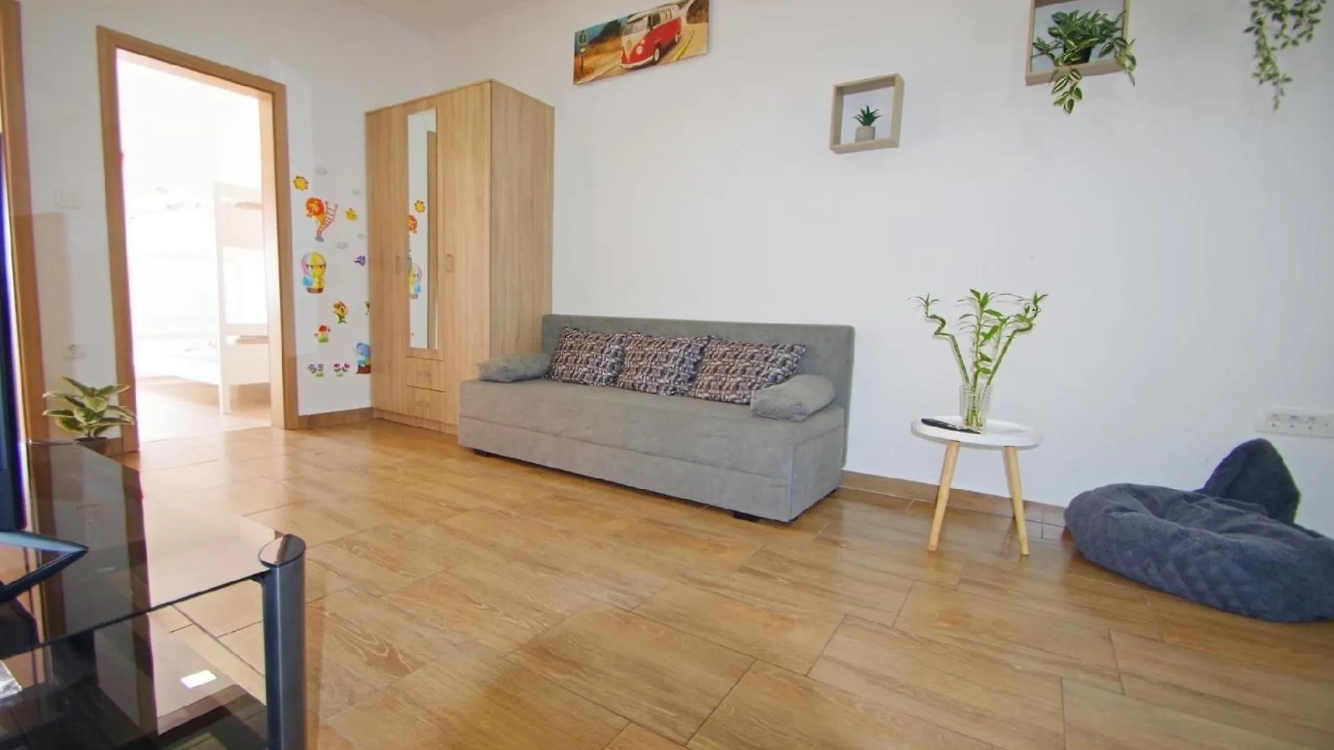Apartment 2 Schlafzimmer Ferienwohnung In Viilage Loborika