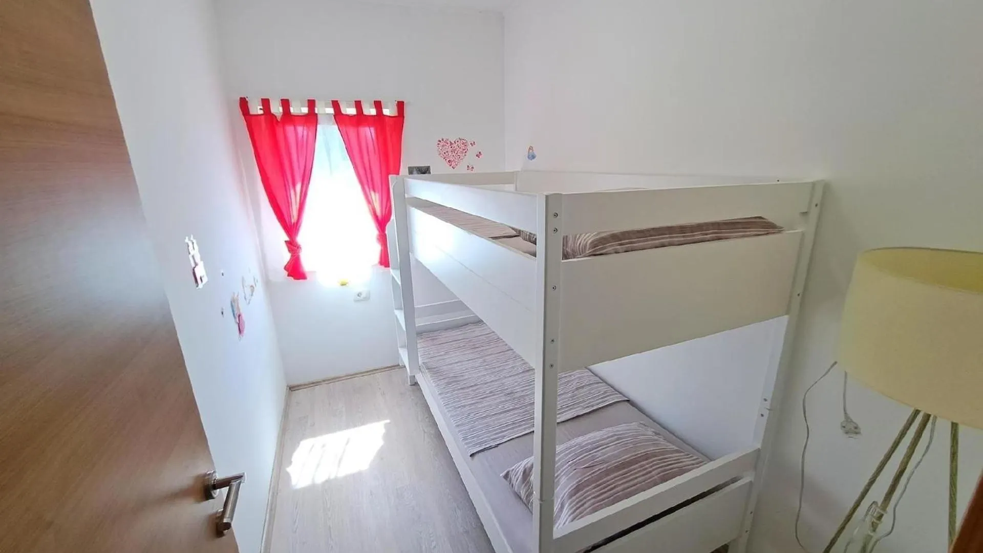 Apartment 2 Schlafzimmer Ferienwohnung In Viilage Loborika