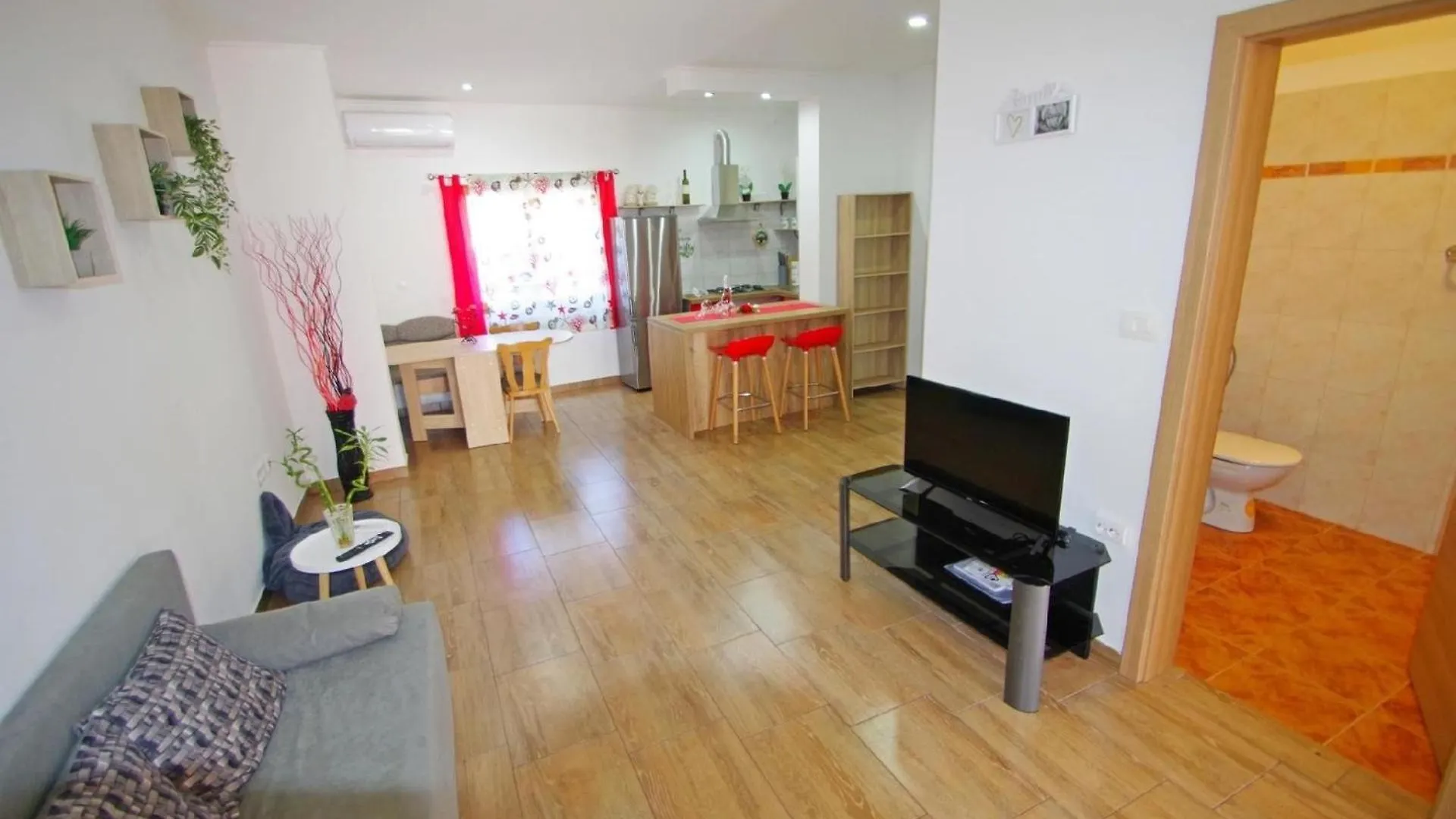 2 Schlafzimmer Ferienwohnung In Viilage Loborika