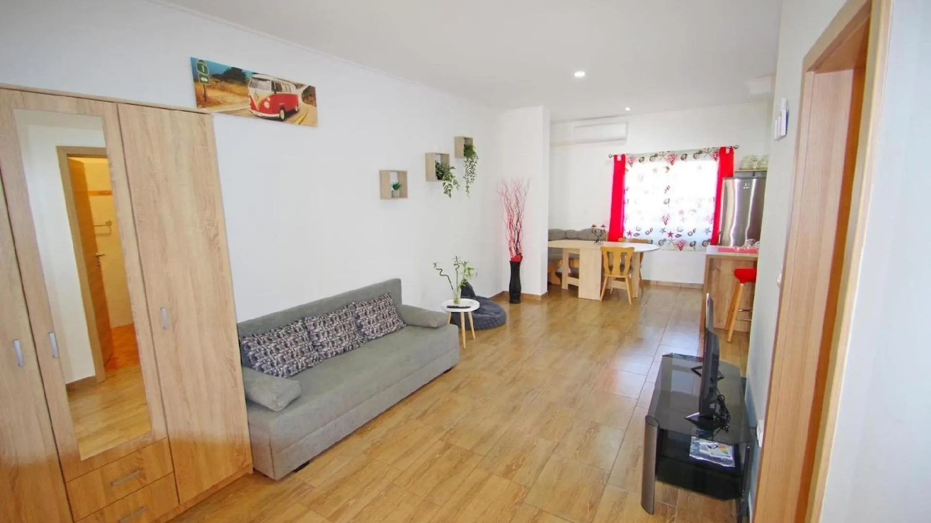 2 Schlafzimmer Ferienwohnung In Viilage Loborika Apartment