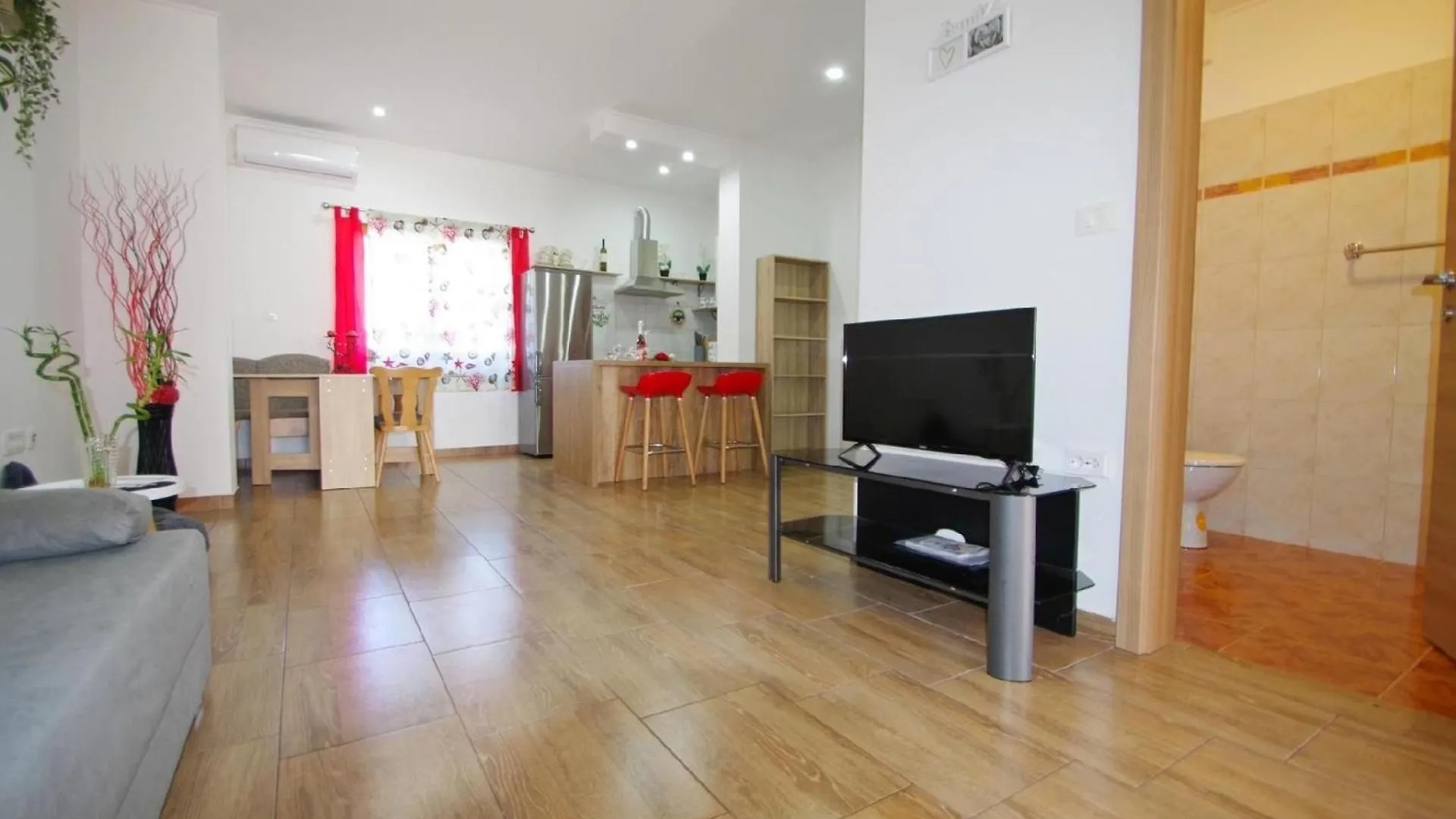 2 Schlafzimmer Ferienwohnung In Viilage Loborika 0*,  Croatia