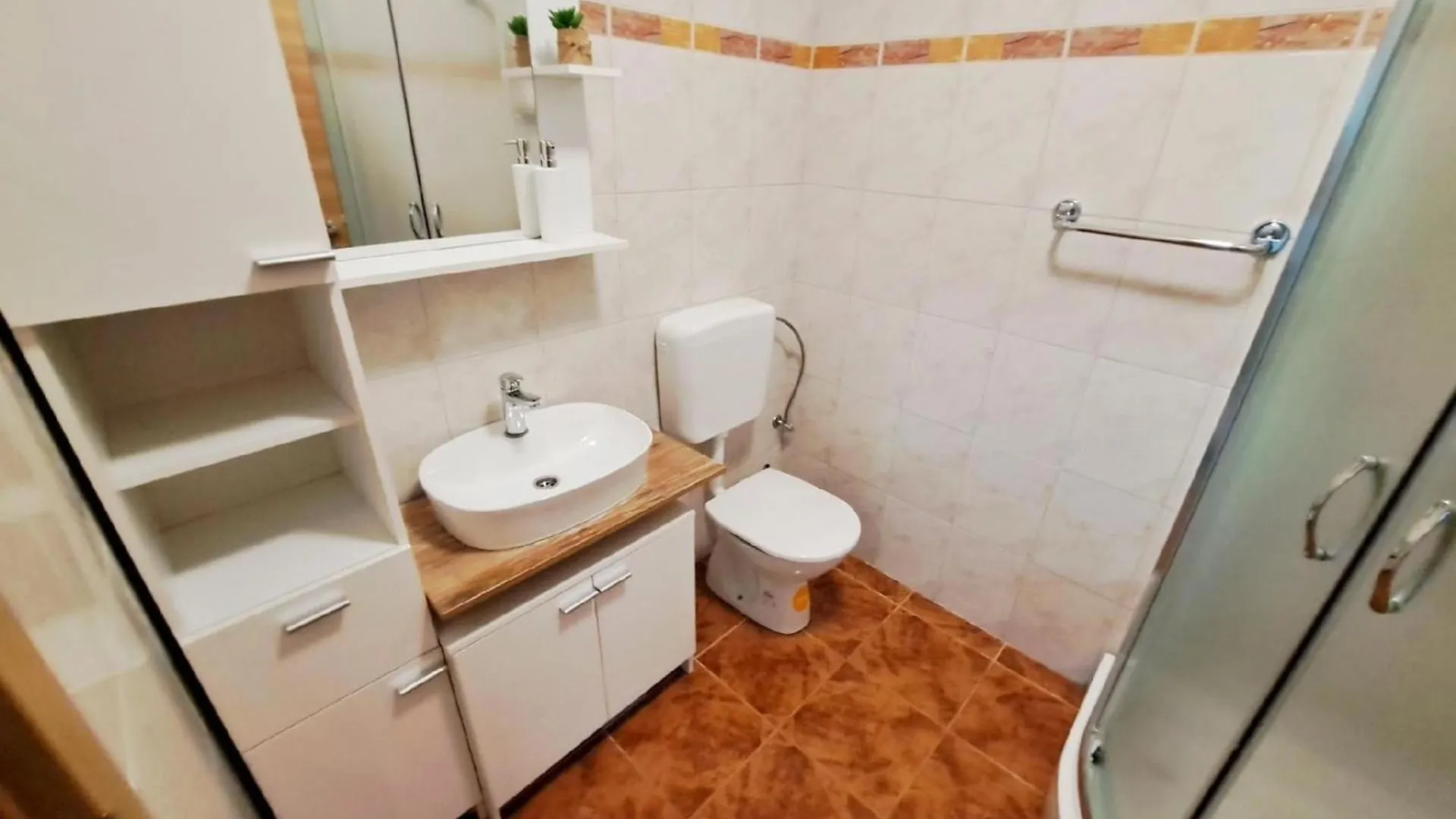 Apartment 2 Schlafzimmer Ferienwohnung In Viilage Loborika
